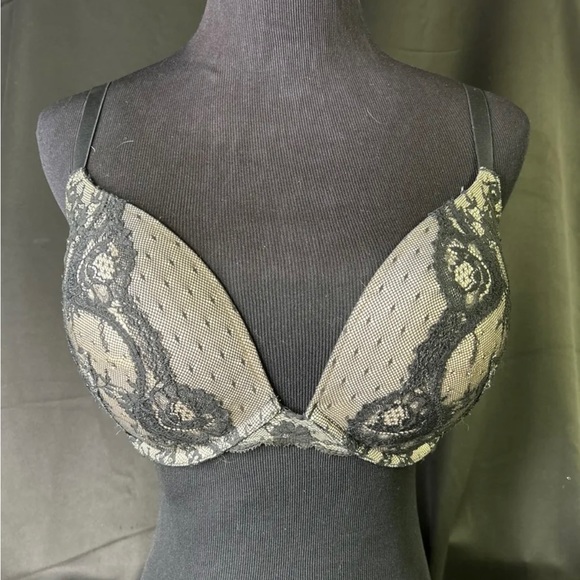 Victoria Secrets 34DDD Black lace dream angles push up - Picture 1 of 6